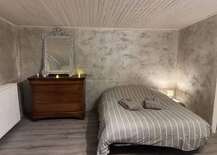 Loft Avec Jacuzzi Prive Апартаменты *